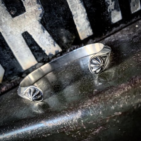【CELLMAN2DEERMES】  （MASAYOSHI）/ TRIANGLE Vstamp bracelet