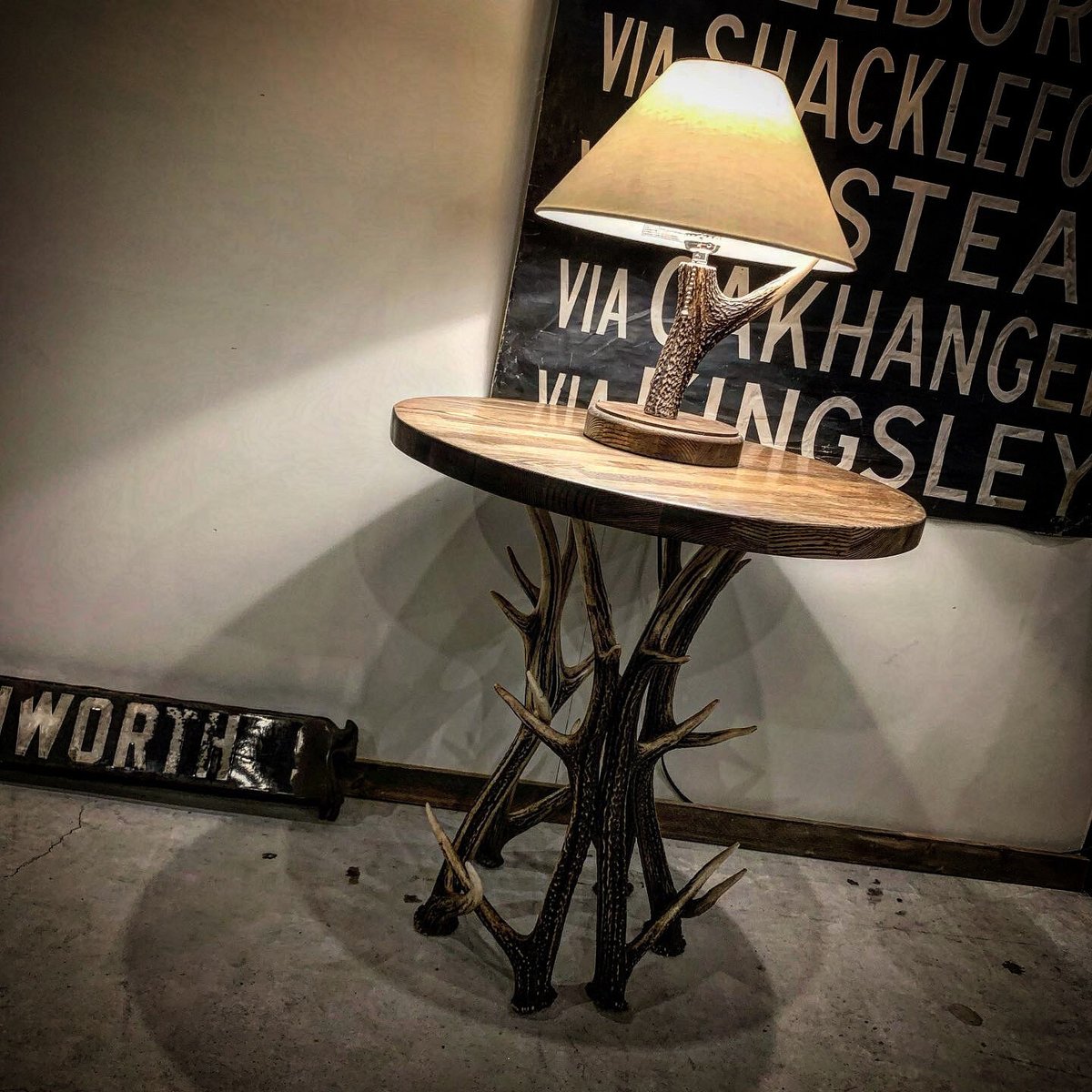 葦でできた象のテーブル 葦でできた象のテーブル