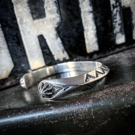 【CELLMAN2DEERMES】  （MASAYOSHI）/ TRIANGLE Vstamp bracelet