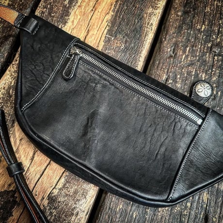Dutch Leather Company × MASAYOSHI 【Body bag BLACK series】　11月末入荷予定！！ご予約！！