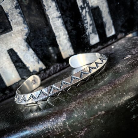 【CELLMAN2DEERMES】  （MASAYOSHI）/ TRIANGLE Vstamp bracelet