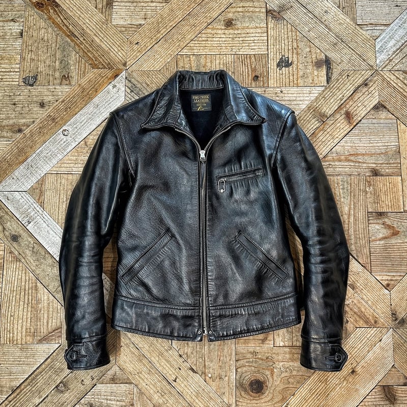 スエード レリーフトライアングル アスペンコート FINE CREEK LEATHERS【Triangle/トライアングル】2027年4月末~