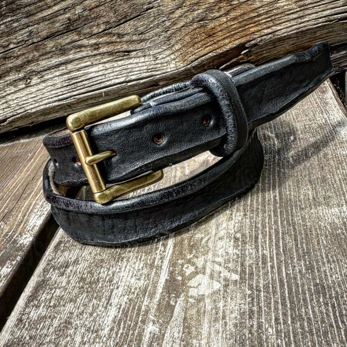 Dutch Leather Company / Rusted belt (BLACK) 6月