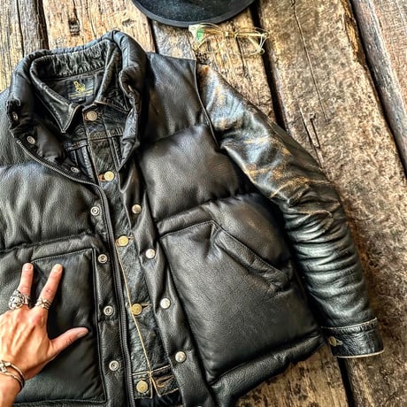 FINE CREEK ＆CO【Law / ロー】ﾚｻﾞｰﾀﾞｳﾝﾍﾞｽﾄ（BLACK) 2026年11月末〜2027年2月末入荷予定分！！ご予約