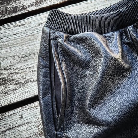 MOSSIR【Lalk / ﾗﾙｸ】washable leather track pants(ﾌｧｲﾝｸﾘｰｸ)