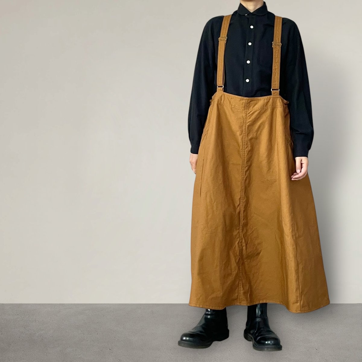 スエヒロガリスカートサロペット □キャメルブラウン | NUU-GARMENT