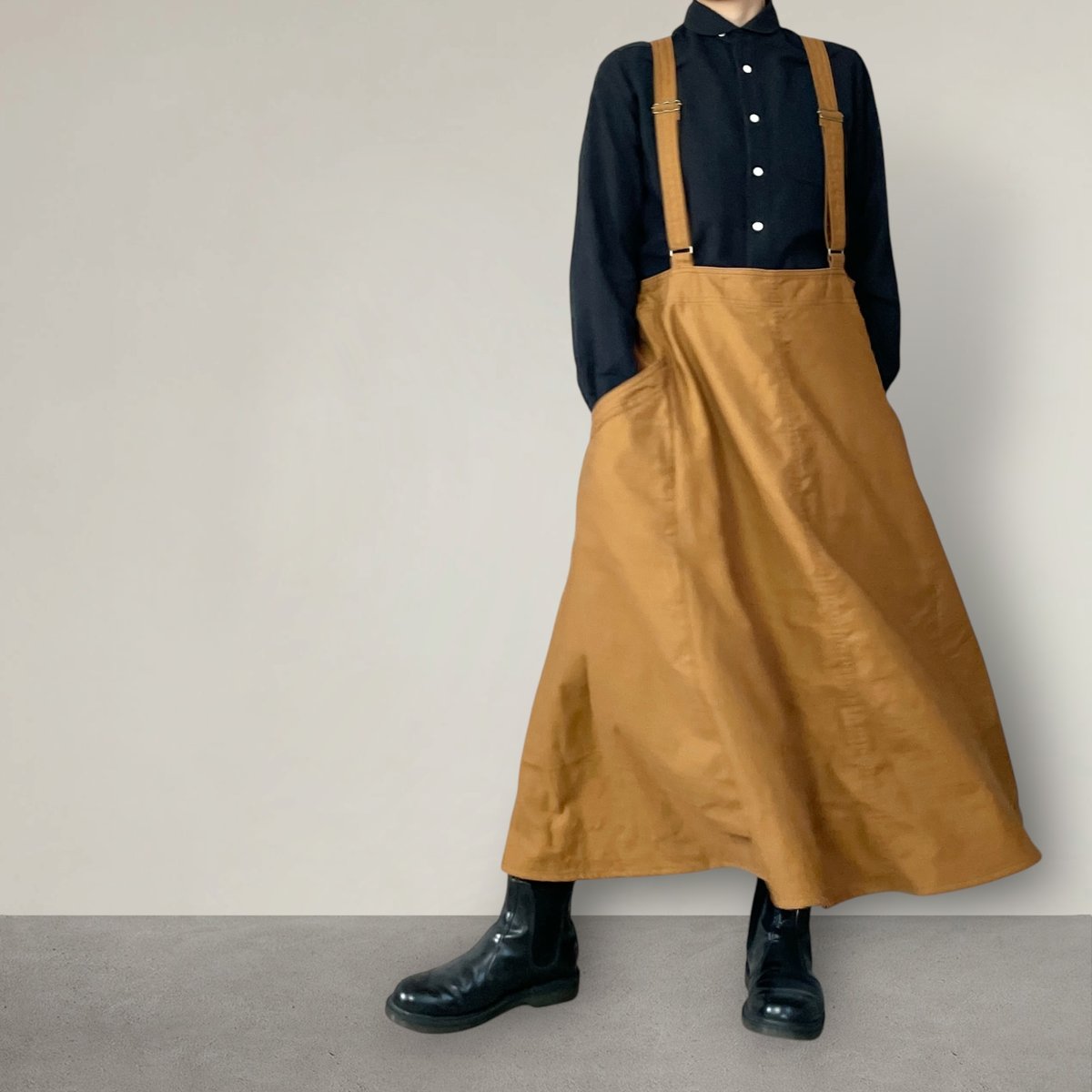 スエヒロガリスカートサロペット □キャメルブラウン | NUU-GARMENT