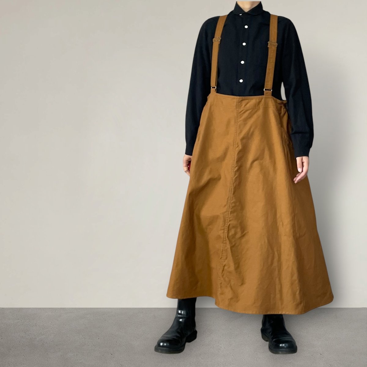スエヒロガリスカートサロペット □キャメルブラウン | NUU-GARMENT