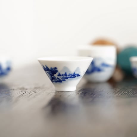 手描き染付茶杯 山水 PC057