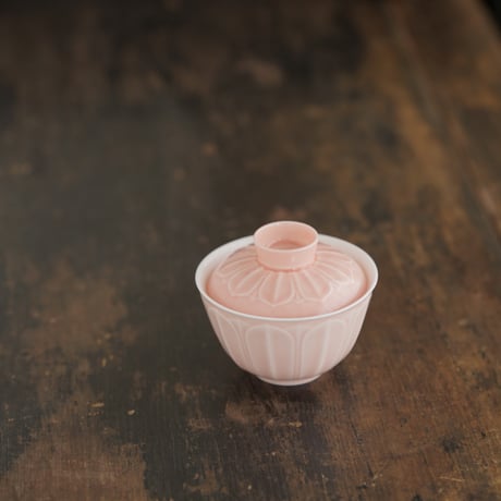 粉釉蓮紋二才蓋碗 PB039