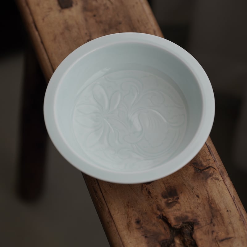 中国美術 白磁 刻 三魚紋 盤 φ31.5cm 明(K-XA764) 中国美術 白磁 刻 三魚紋 盤 φ31.5cm 明(K-XA764) 中国美術 白磁