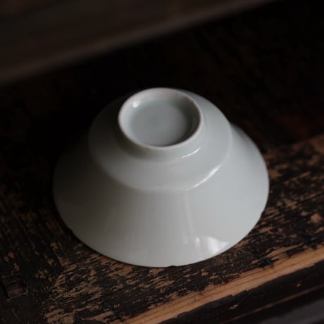 青白磁葵口碗 PW003