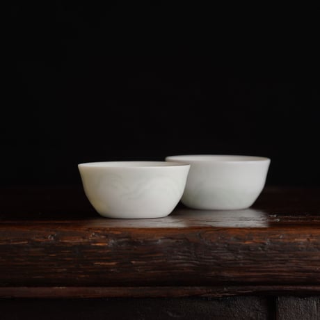 青白磁茶杯 山水 PC022