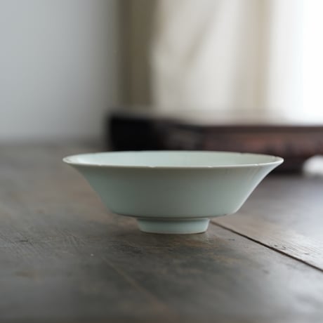中国美術 青白磁 陽刻 鳳紋 碗 φ20cm(K-LC194) 中国美術 青白磁 陽刻 鳳紋 碗 φ20cm(K-LC194) 中国美術 青白磁 陽刻