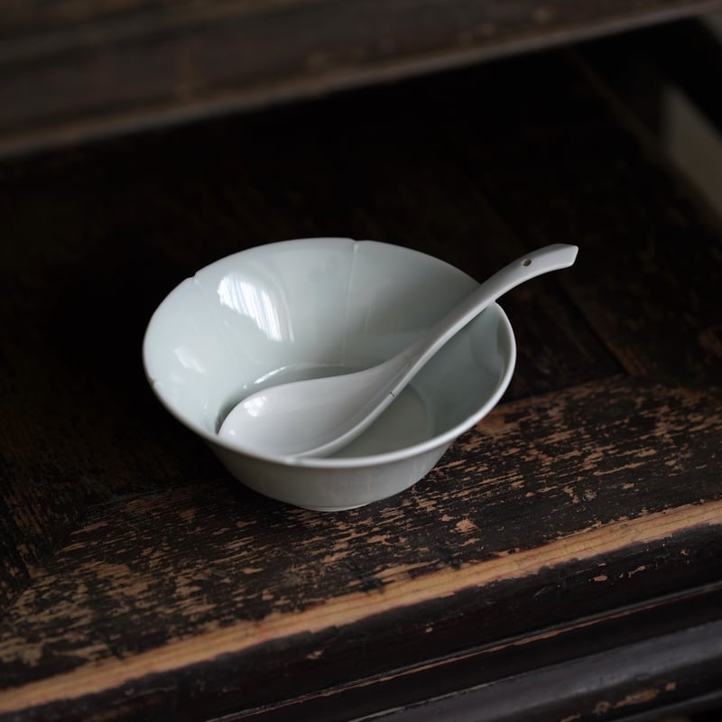 青白磁葵口碗 PW003 | Looking For 物色