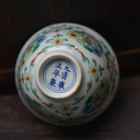 雍正款手描き斗彩茶杯 PC044
