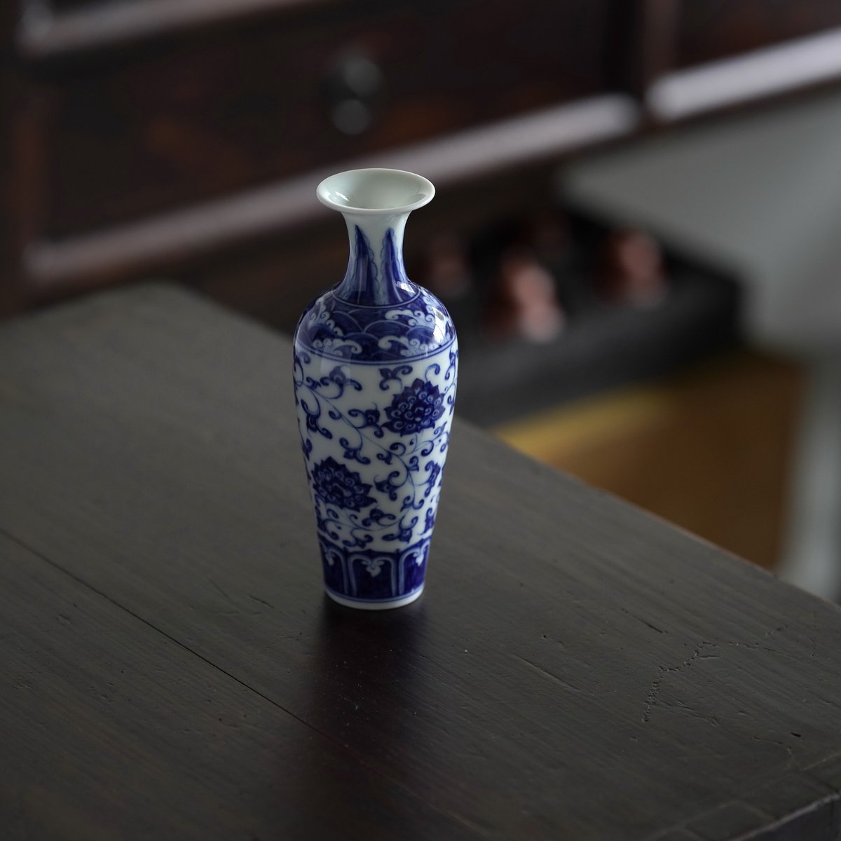 中国美術 青花 纏枝蓮花 武人紋 瓶 高25.5cm(HA374) 中国美術 青花 纏枝蓮花 武人紋 瓶 高25.5cm(HA374) 中国美術 青花