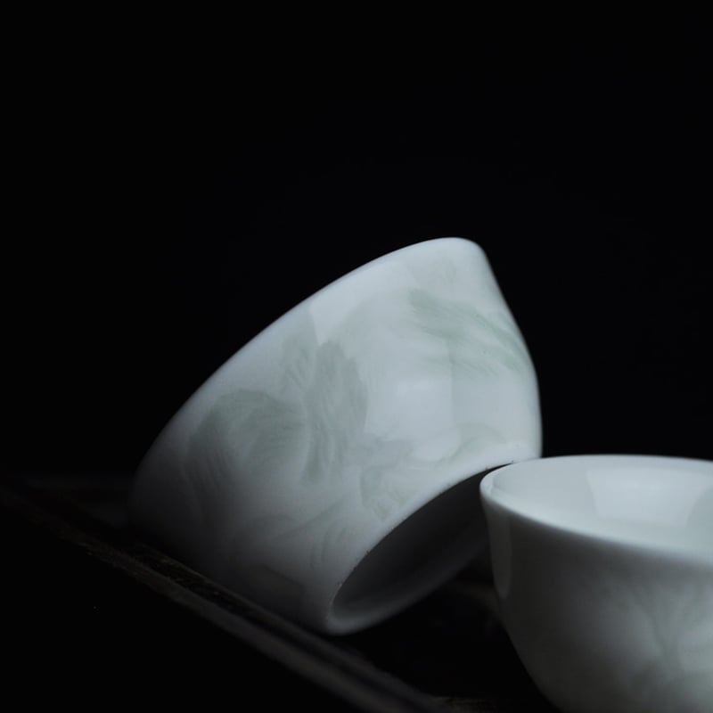 青白磁茶杯 山水 PC022 | Looking For 物色