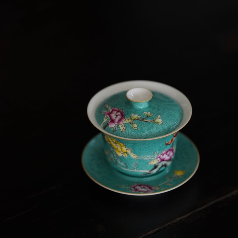 中国　大明成化年製　粉彩　花文　蓋碗　U　R3390 中国 大明成化年製 粉彩 花文 蓋碗 U R3390