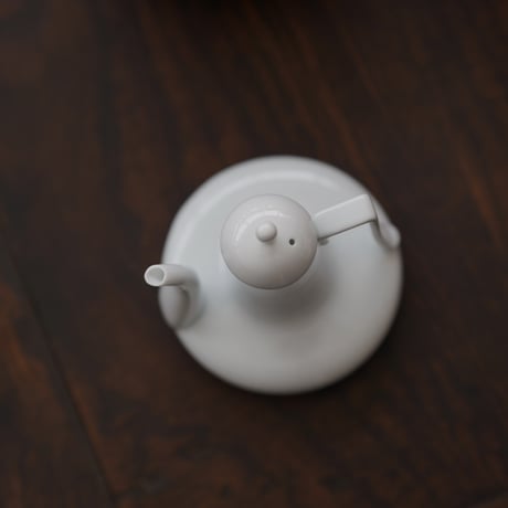 青白磁茶壺 PB145