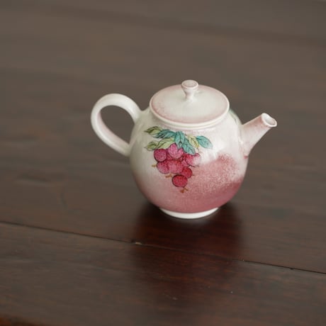 粉彩茘枝茶壺 PF140