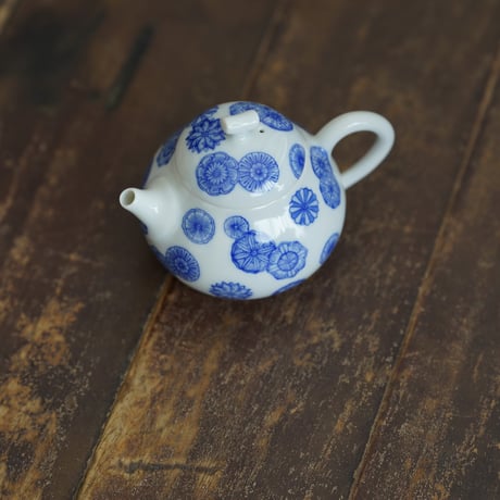 青花毬文茶壺 PC151