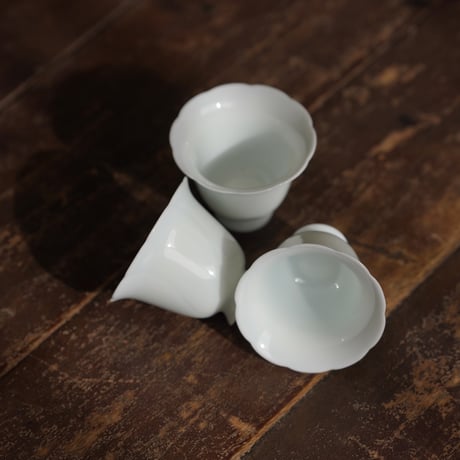 青白磁茶杯 PB147