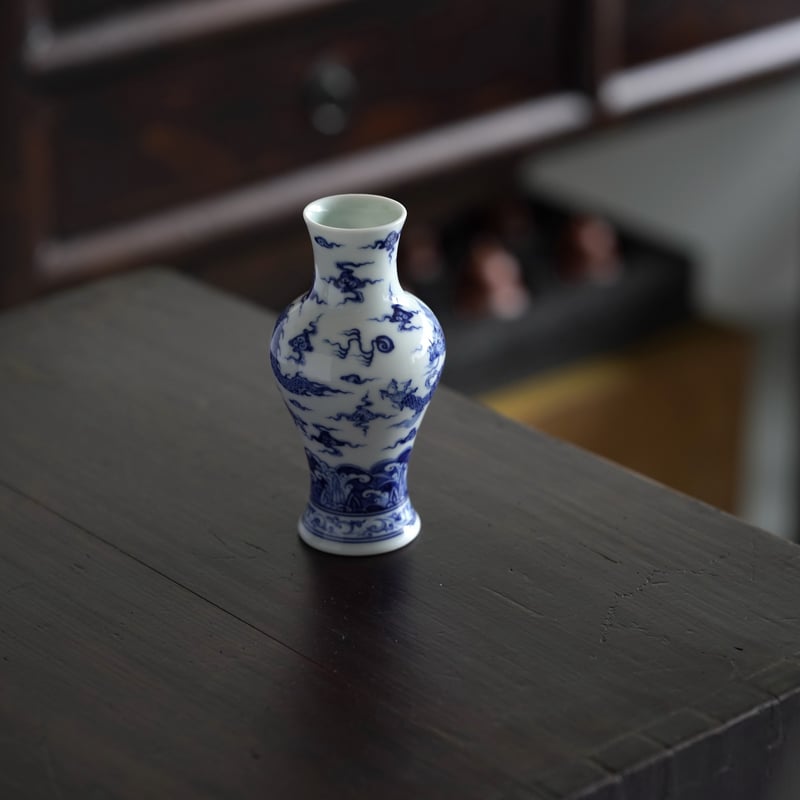 手画青花竜紋魚尾瓶 清康熙 花瓶 収集品 美品 陶磁器 工芸品 美術品