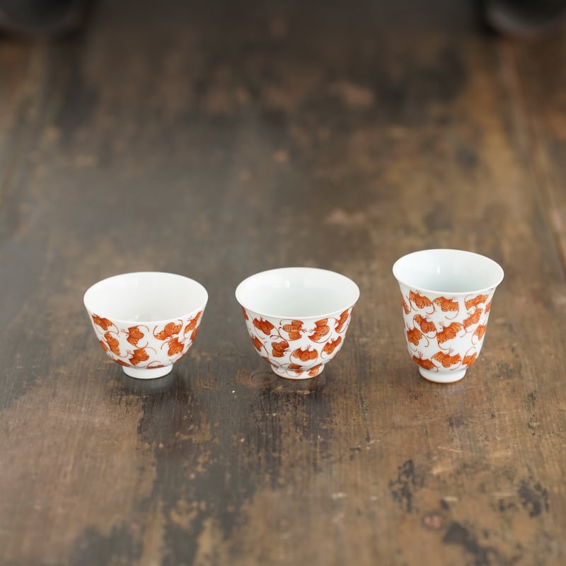 礬紅蝙蝠文茶杯 PA077 | Looking For 物色