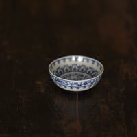 青花宝相華紋卧足杯 PF130