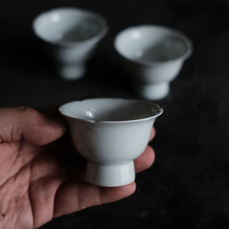 中国美術 白磁 刻 花紋 碗 一対(A281) 中国美術 白磁 刻 花紋 碗 一対(A281) - 工芸品