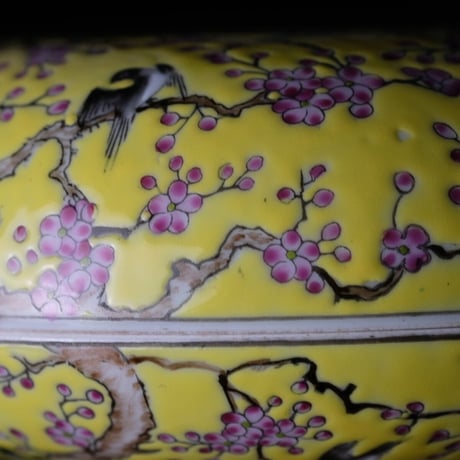 黄底粉彩捧盒 喜上眉梢 PC118