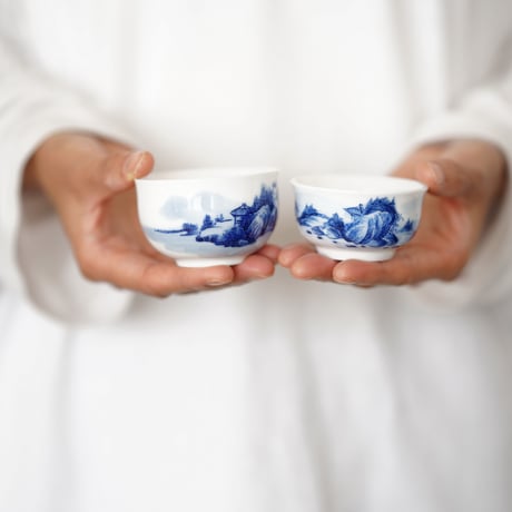 手描き染付茶杯 山水 PC057