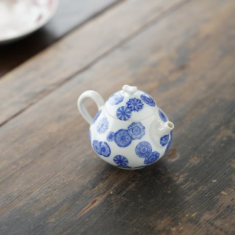 青花毬文茶壺 PC151