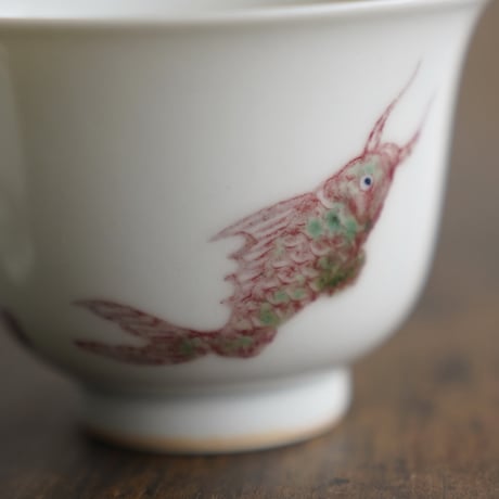 釉里紅魚文茶杯 PC146