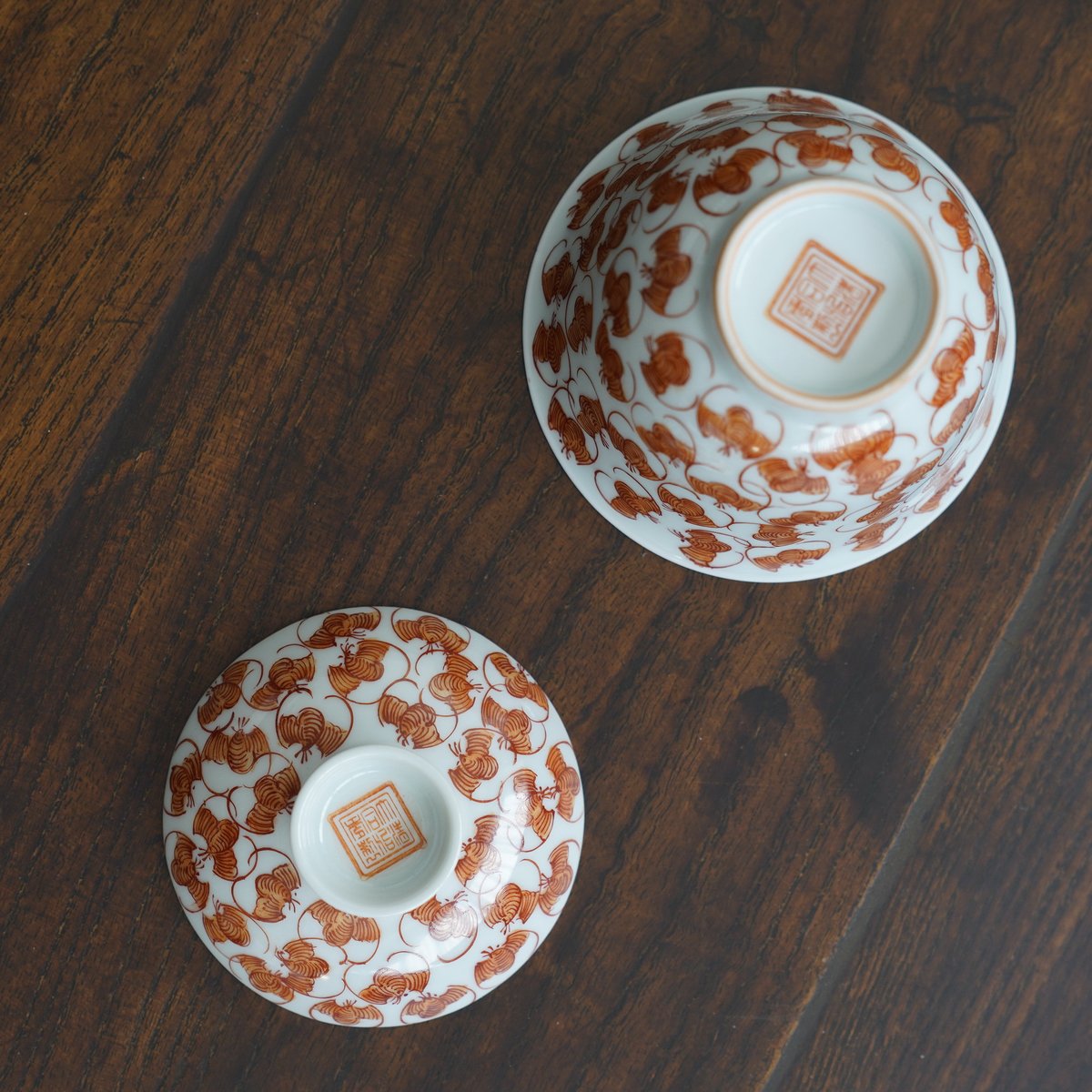 礬紅蝙蝠文二才蓋碗 PA067 | Looking For 物色