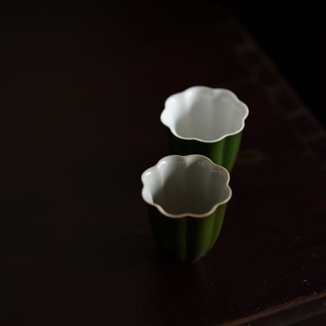 青釉花弁茶杯 PB034