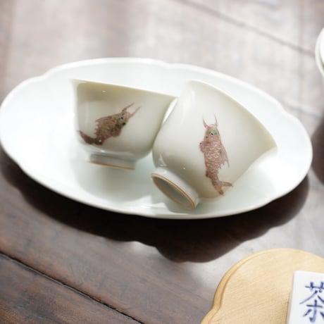 釉里紅魚文茶杯 PC146