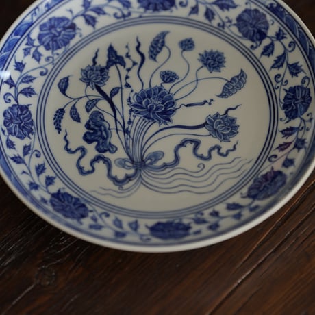 青花束蓮紋皿 PF103