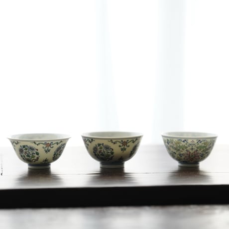 斗彩宝相蝴蝶茶杯 PF157