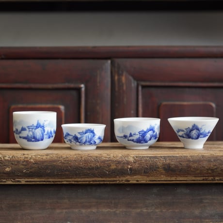手描き染付茶杯 山水 PC057
