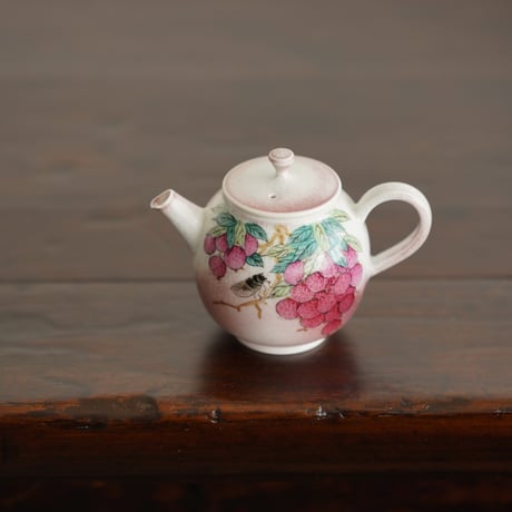 粉彩茘枝茶壺 PF140