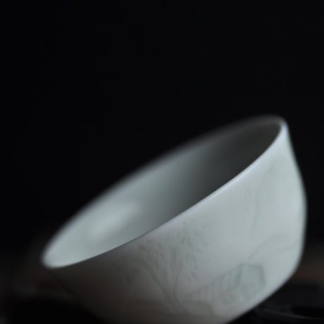 青白磁茶杯 山水 PC022