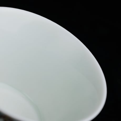 雍正款闘彩团菊紋茶杯 PC077