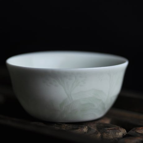 青白磁茶杯 山水 PC022