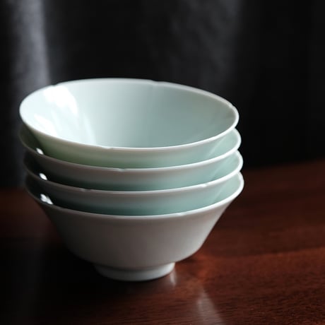 青白磁葵口碗 PW003