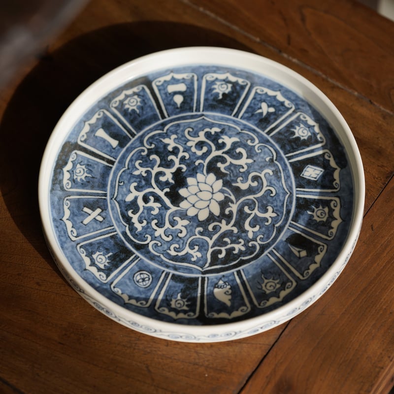 中国蓮花紋様青磁鉢 MOCOパスポートに採用されたデザインの作品紹介②「青花辰砂蓮花