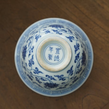青花纏枝蓮紋圧手杯 PF162
