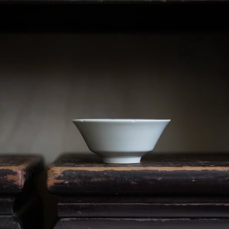 青白磁葵口碗 PW003