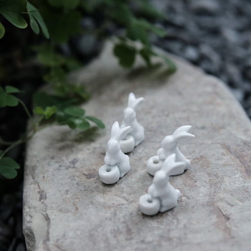 青白磁うさぎ PW039 | Looking For 物色